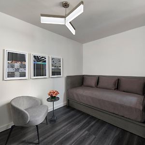 Studio Premium Den 
